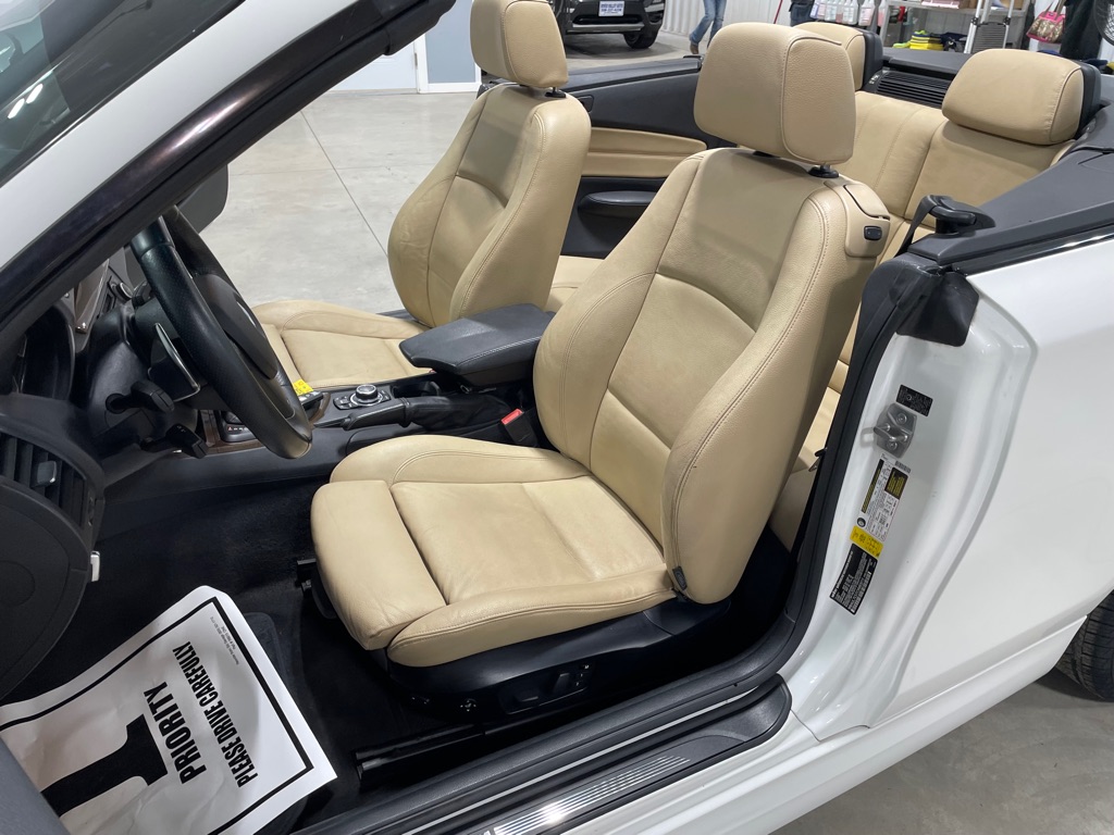 Photo 18 of this BMW 1 SERIES