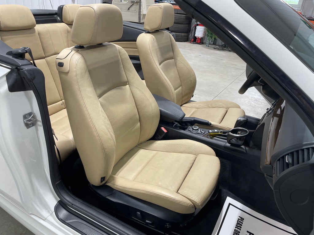 Photo 27 of this BMW 1 SERIES