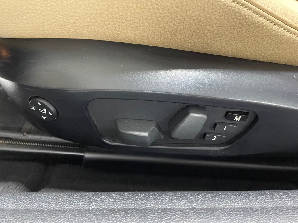 Photo 19 of this BMW 1 SERIES