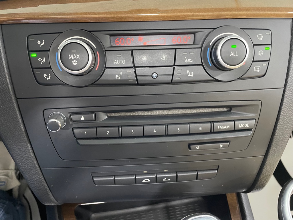 Photo 35 of this BMW 1 SERIES
