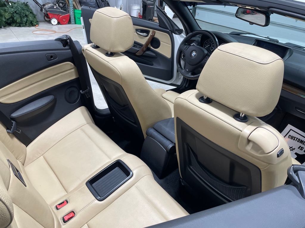 Photo 24 of this BMW 1 SERIES
