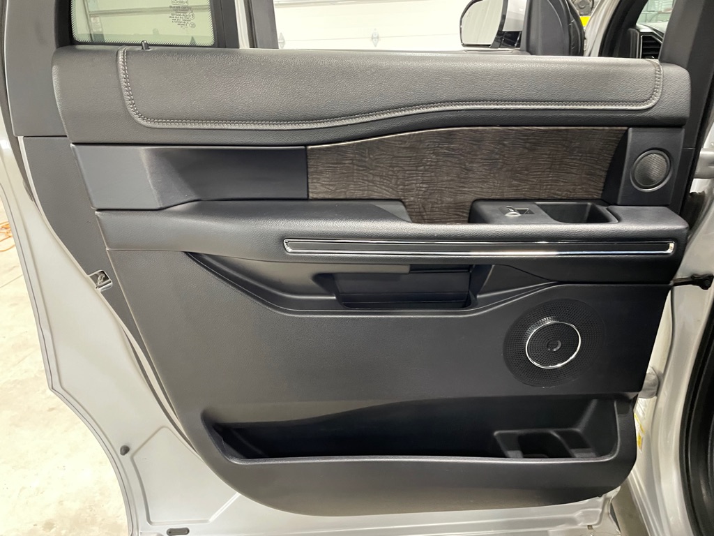 Photo 16 of this FORD EXPEDITION MAX