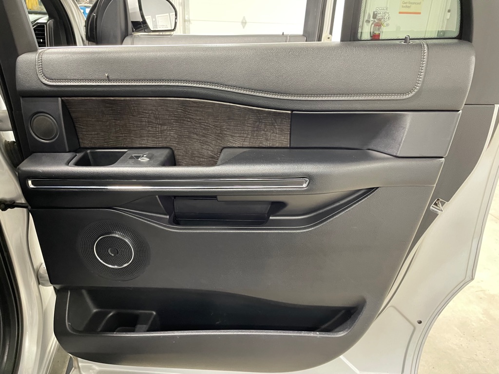Photo 25 of this FORD EXPEDITION MAX