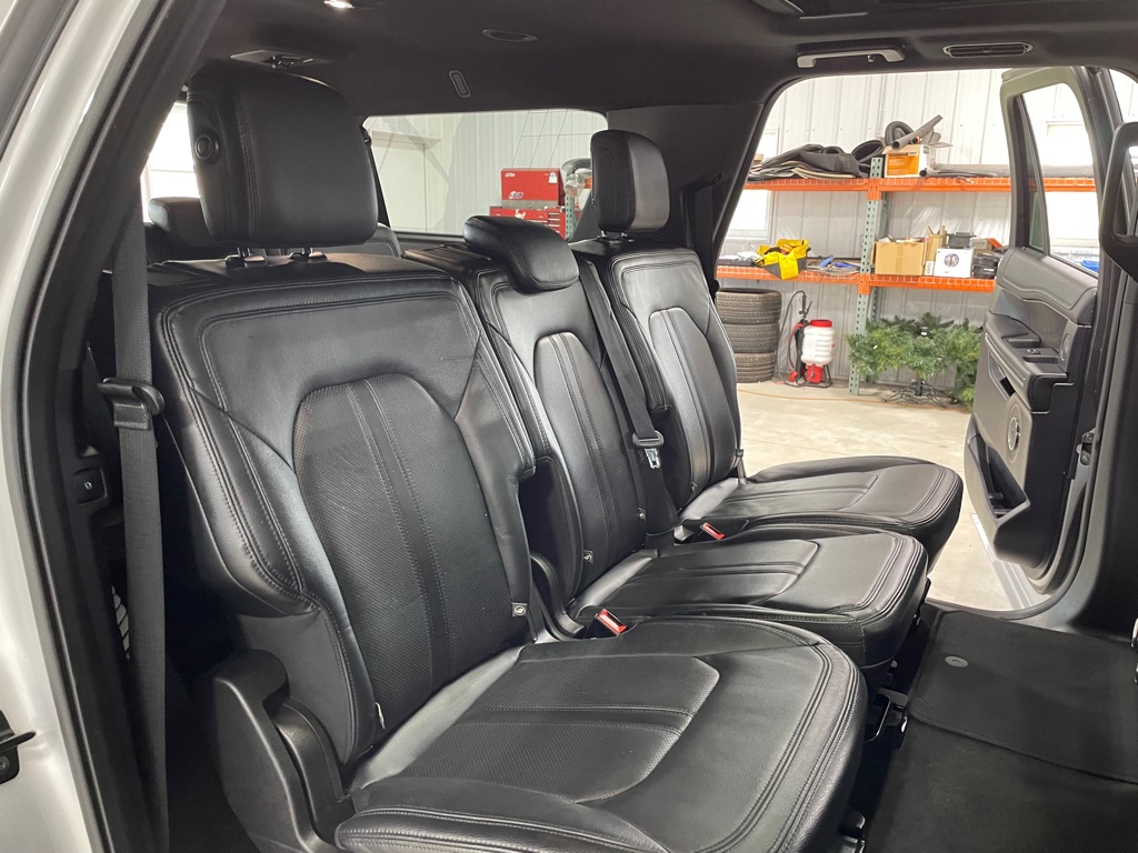 Photo 24 of this FORD EXPEDITION MAX