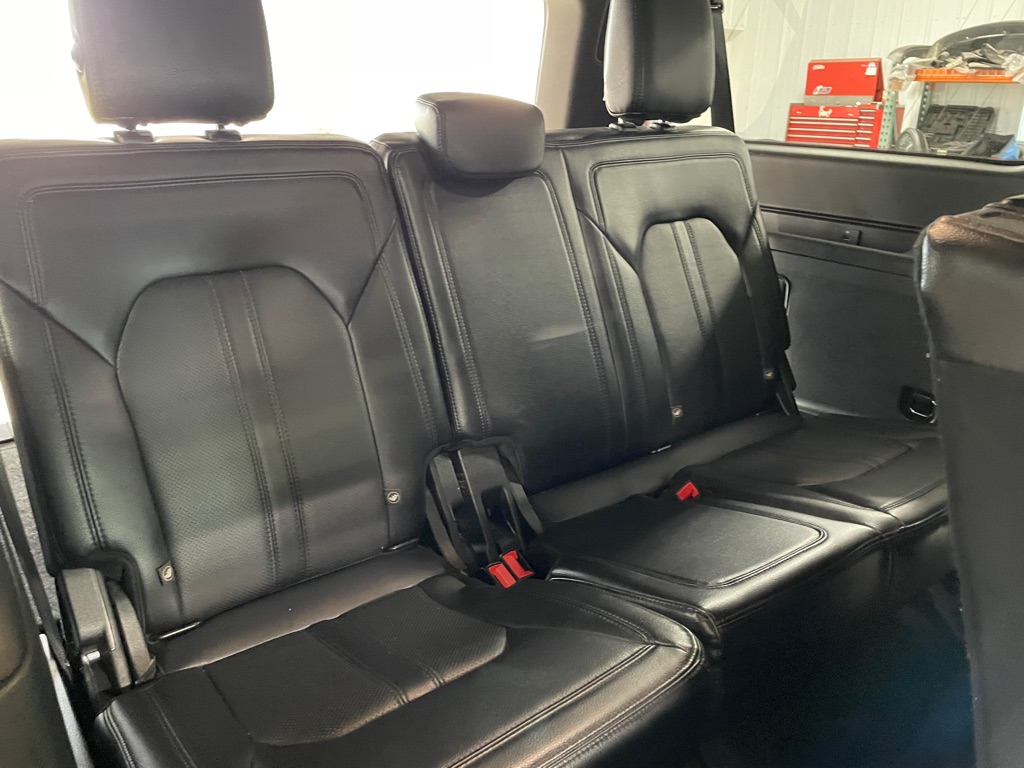 Photo 22 of this FORD EXPEDITION MAX