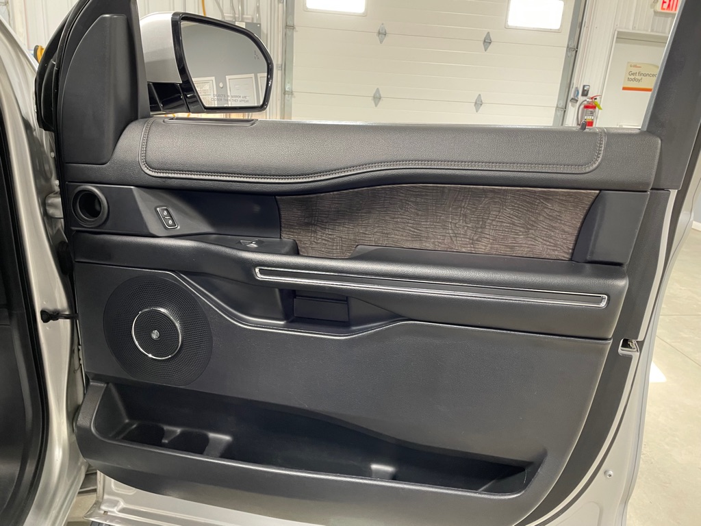 Photo 30 of this FORD EXPEDITION MAX