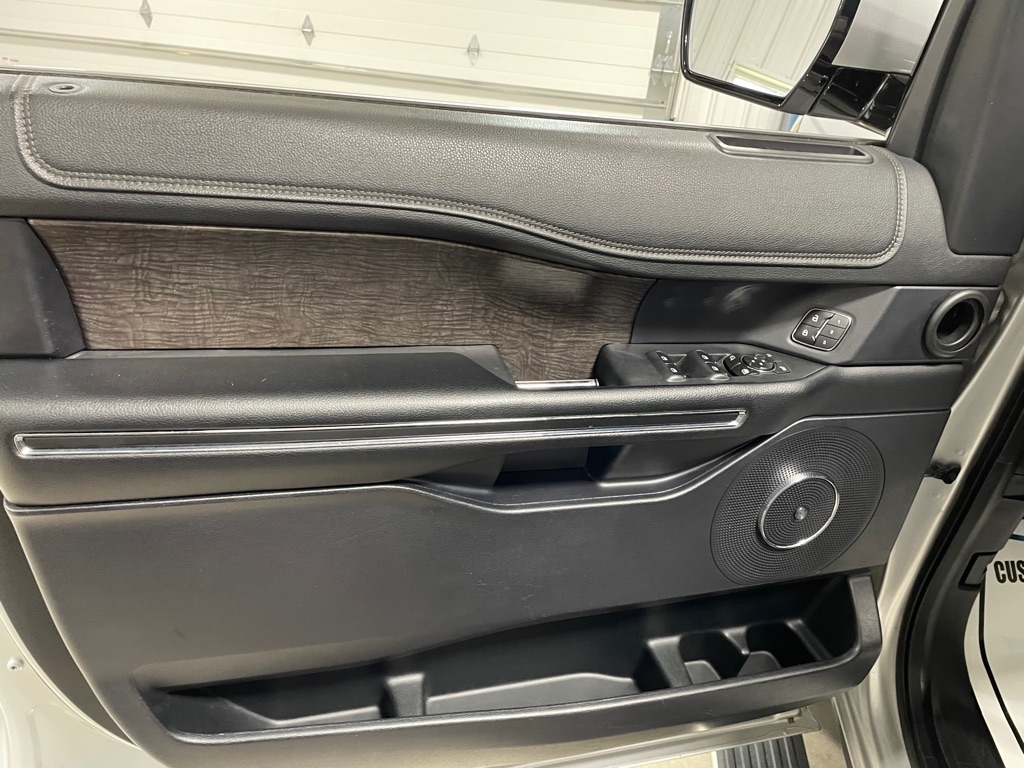 Photo 12 of this FORD EXPEDITION MAX