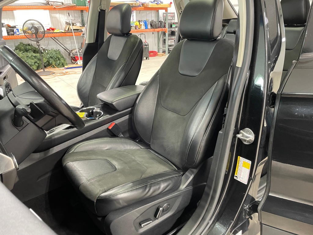 Photo 10 of this FORD EDGE