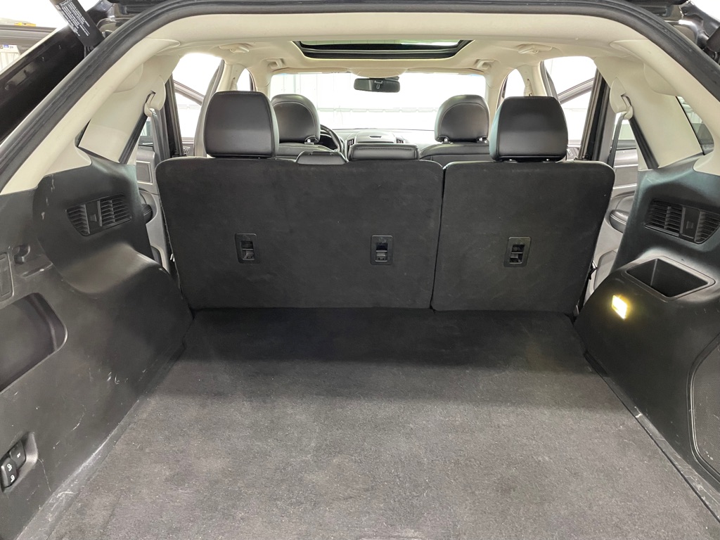 Photo 15 of this FORD EDGE