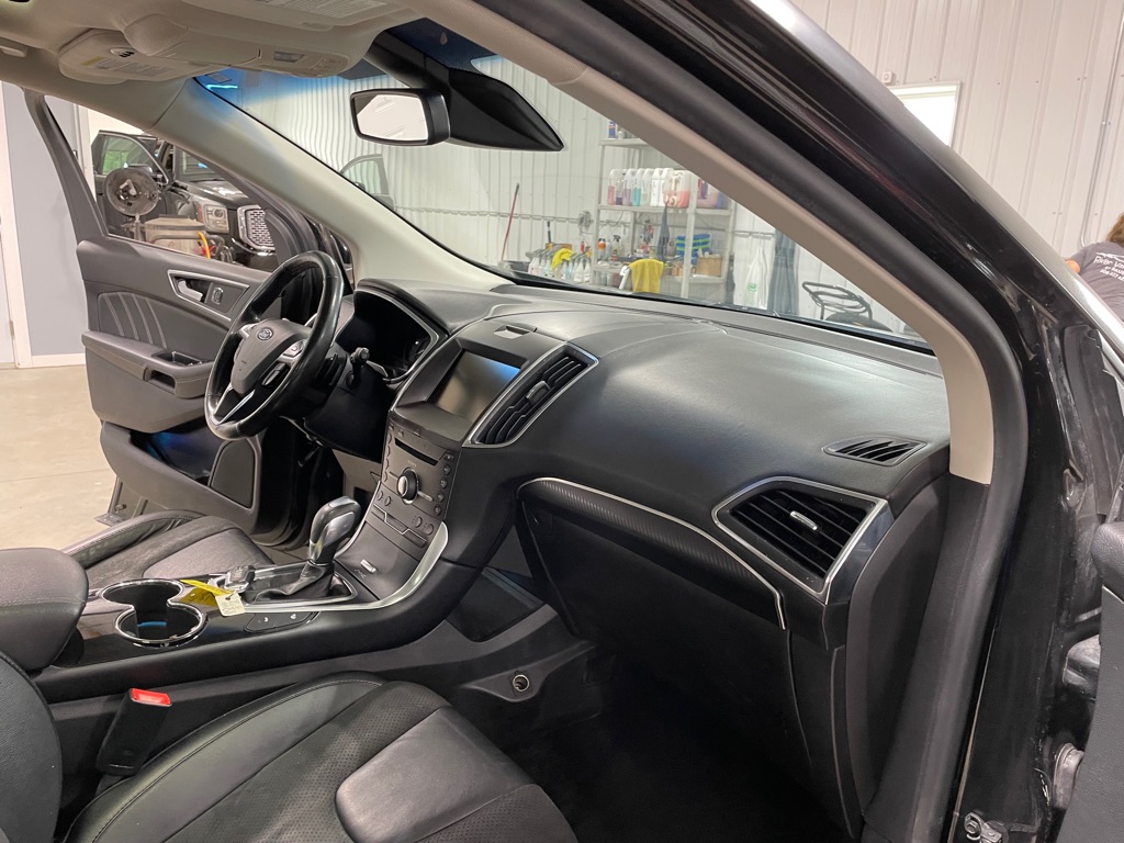 Photo 21 of this FORD EDGE