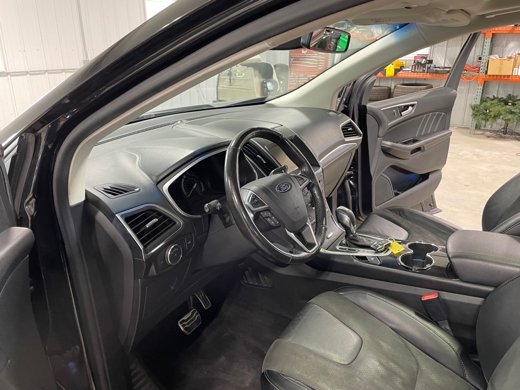 Photo 9 of this FORD EDGE