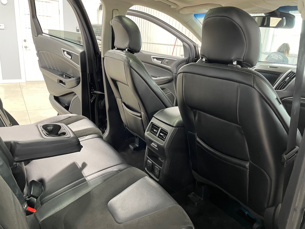 Photo 18 of this FORD EDGE