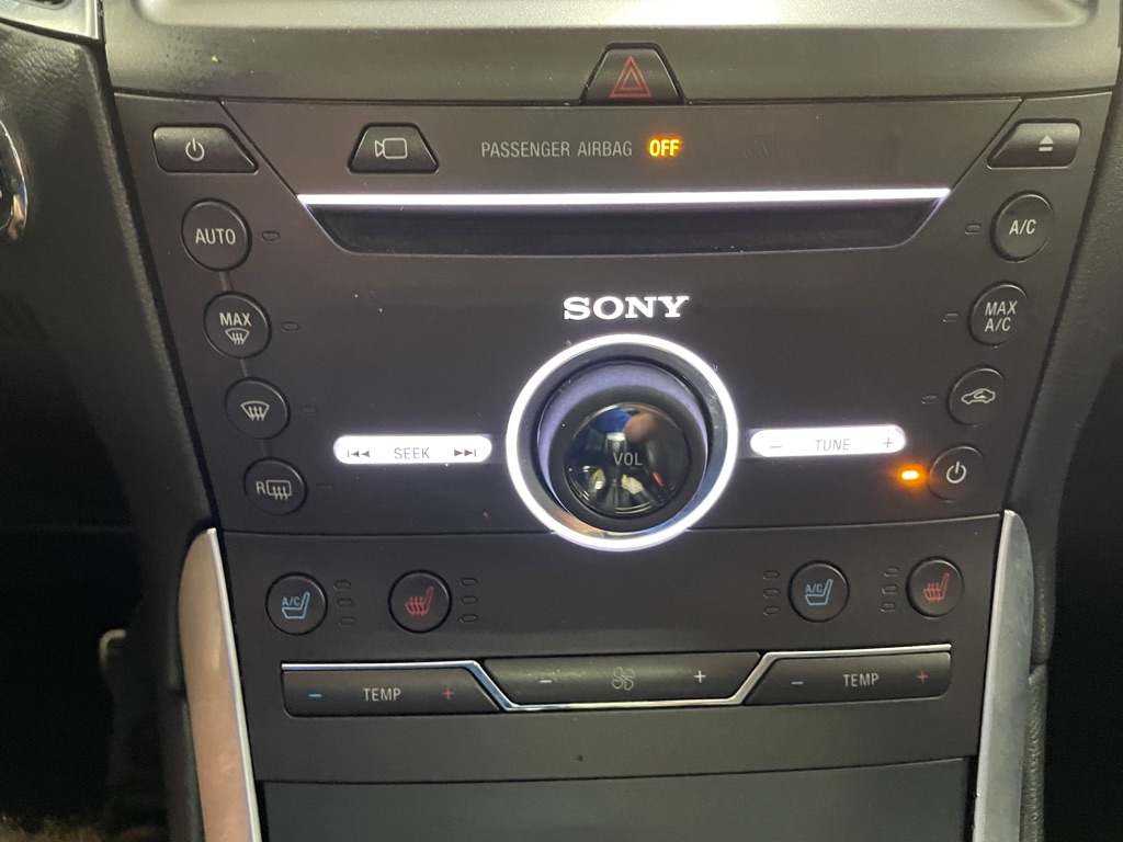 Photo 32 of this FORD EDGE