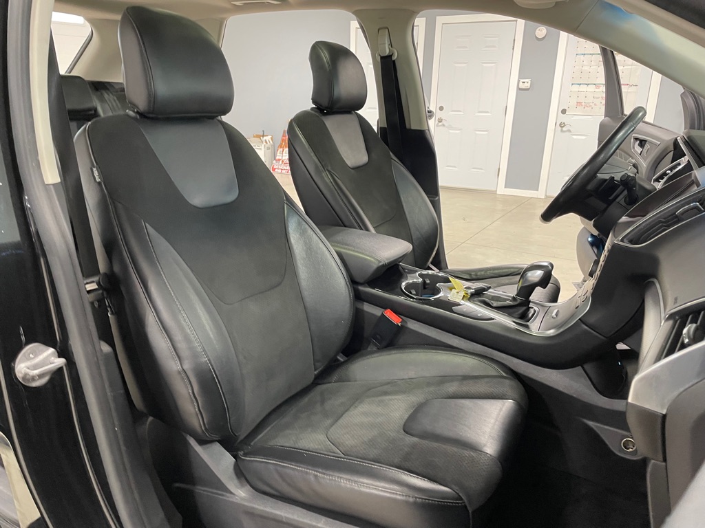 Photo 22 of this FORD EDGE