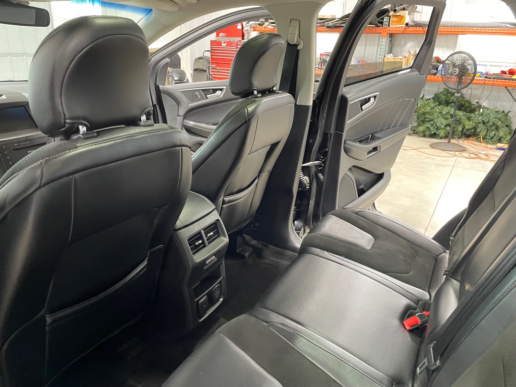 Photo 13 of this FORD EDGE