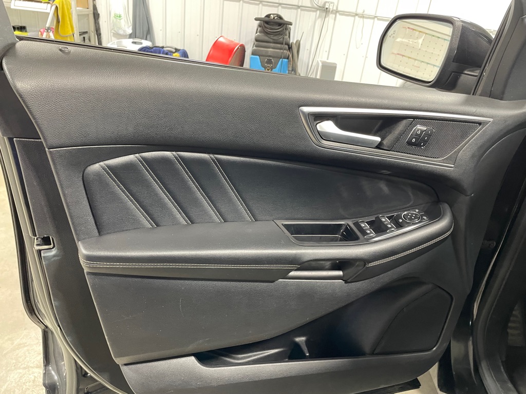 Photo 12 of this FORD EDGE