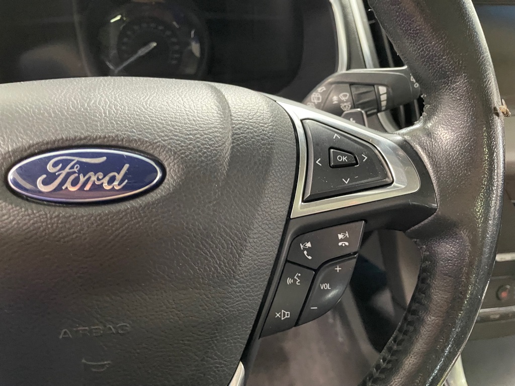 Photo 30 of this FORD EDGE