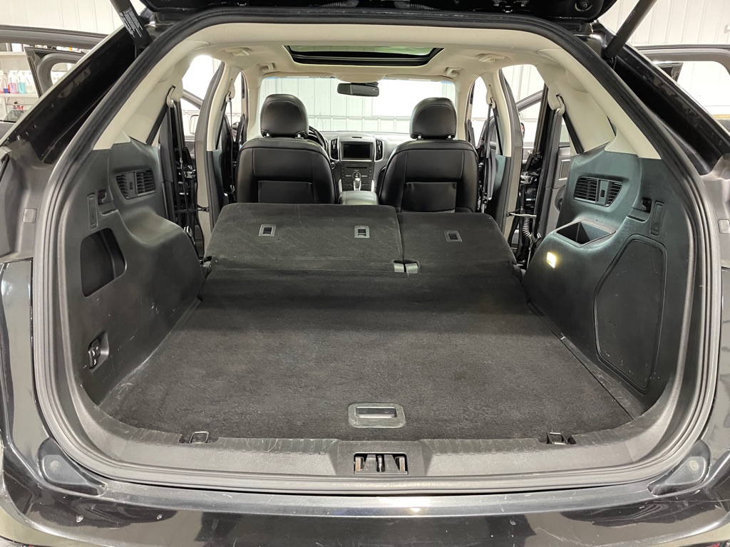 Photo 17 of this FORD EDGE