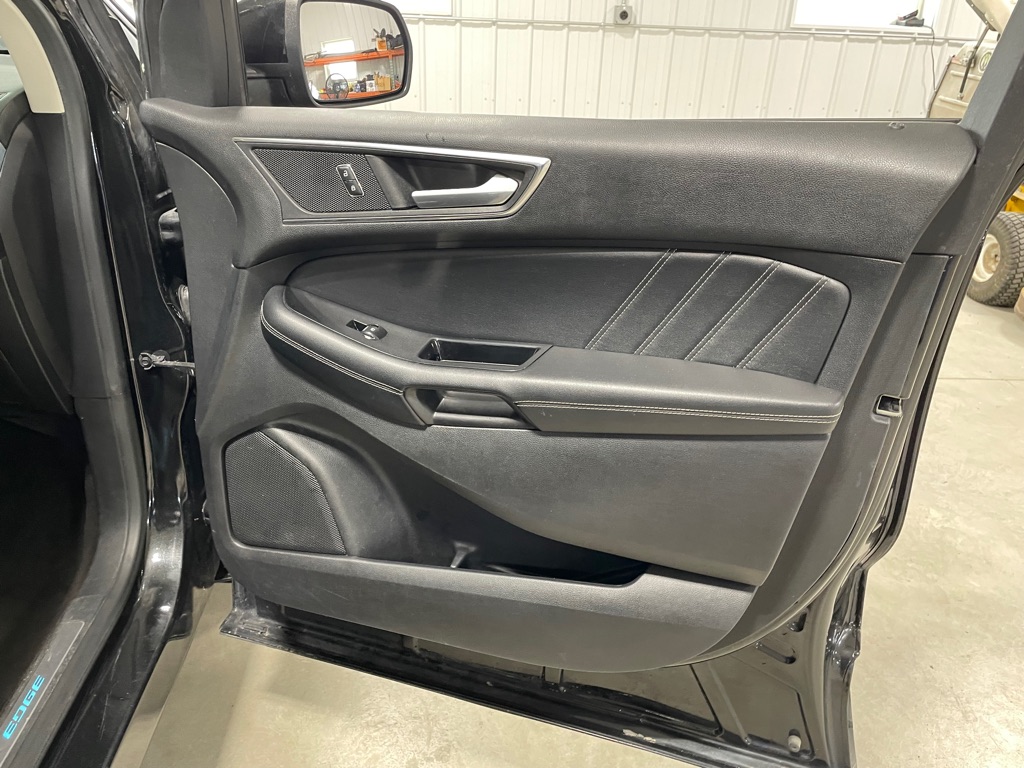 Photo 25 of this FORD EDGE