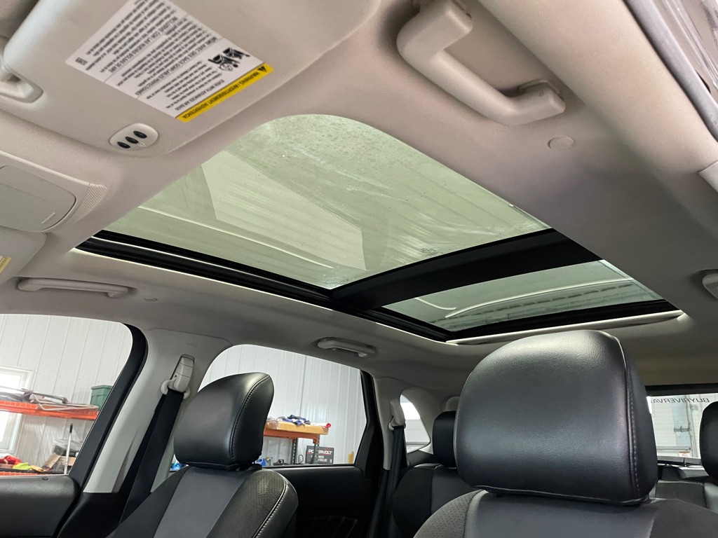 Photo 35 of this FORD EDGE