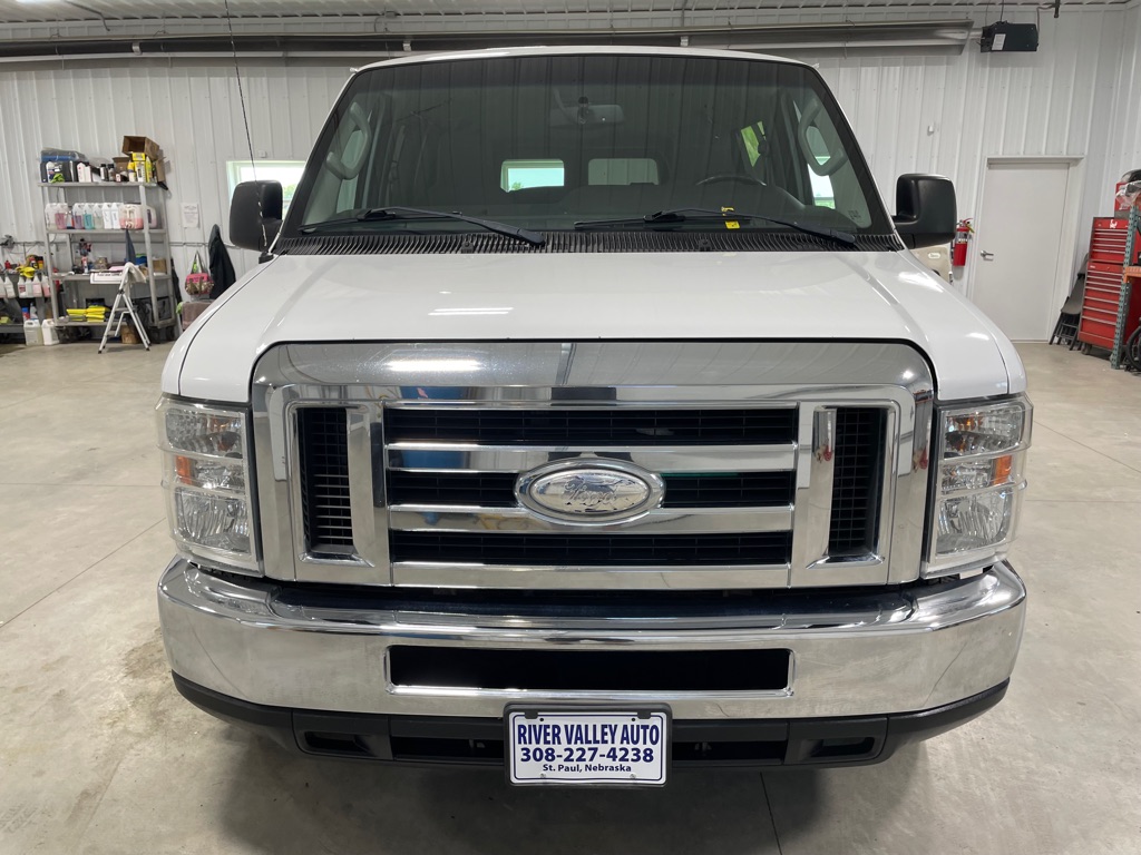 Photo 2 of this FORD E-SERIES