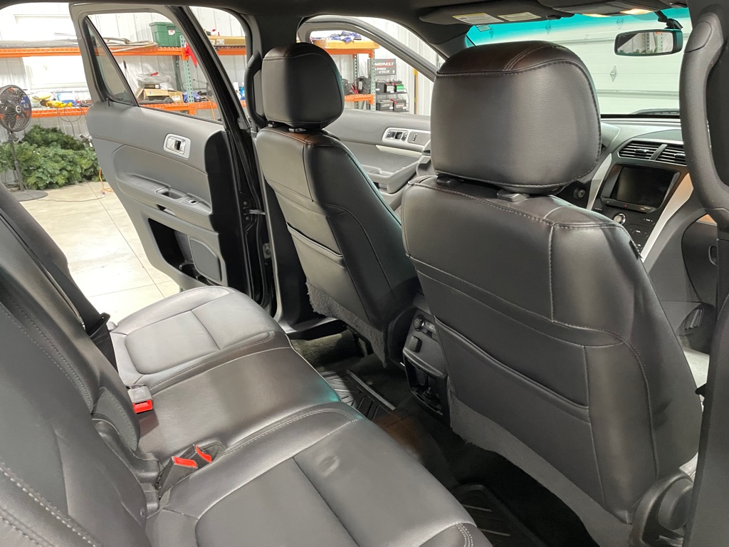 Photo 20 of this FORD EXPLORER