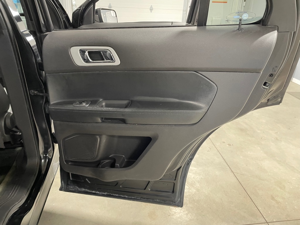 Photo 23 of this FORD EXPLORER