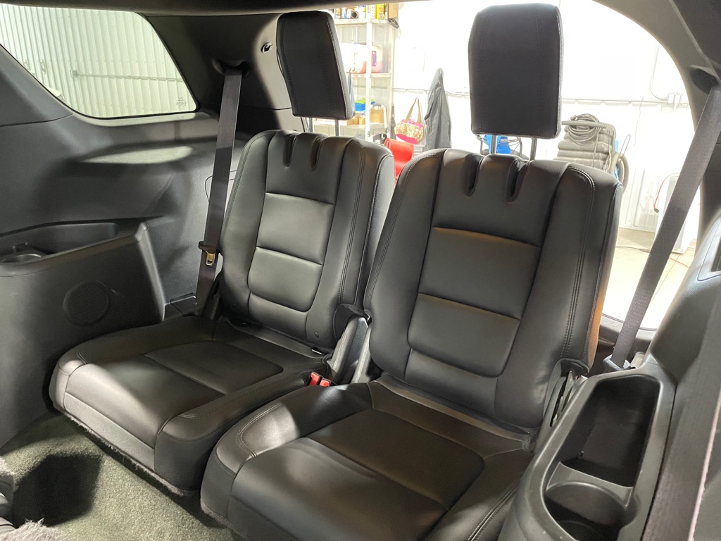 Photo 15 of this FORD EXPLORER