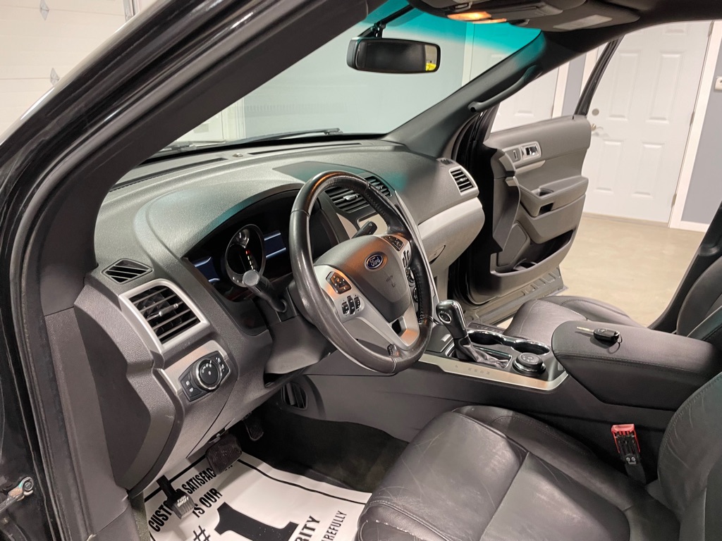 Photo 9 of this FORD EXPLORER