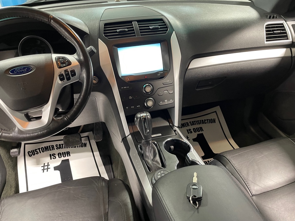 Photo 37 of this FORD EXPLORER