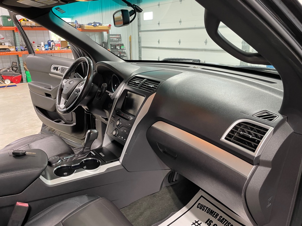 Photo 24 of this FORD EXPLORER