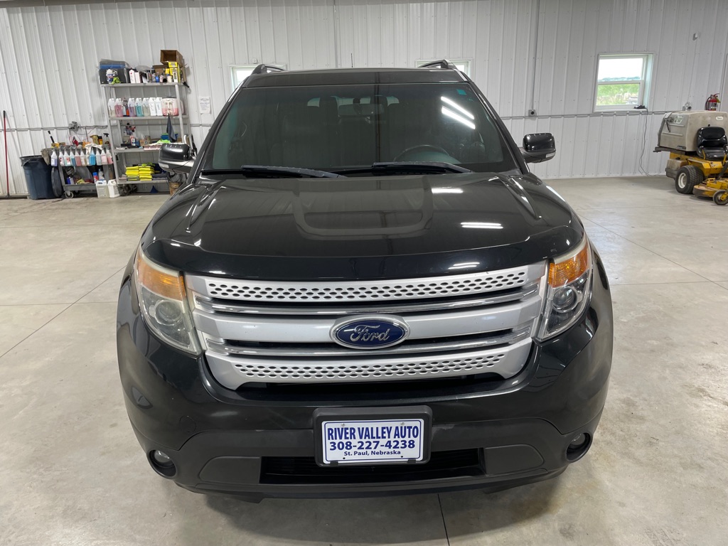 Photo 2 of this FORD EXPLORER