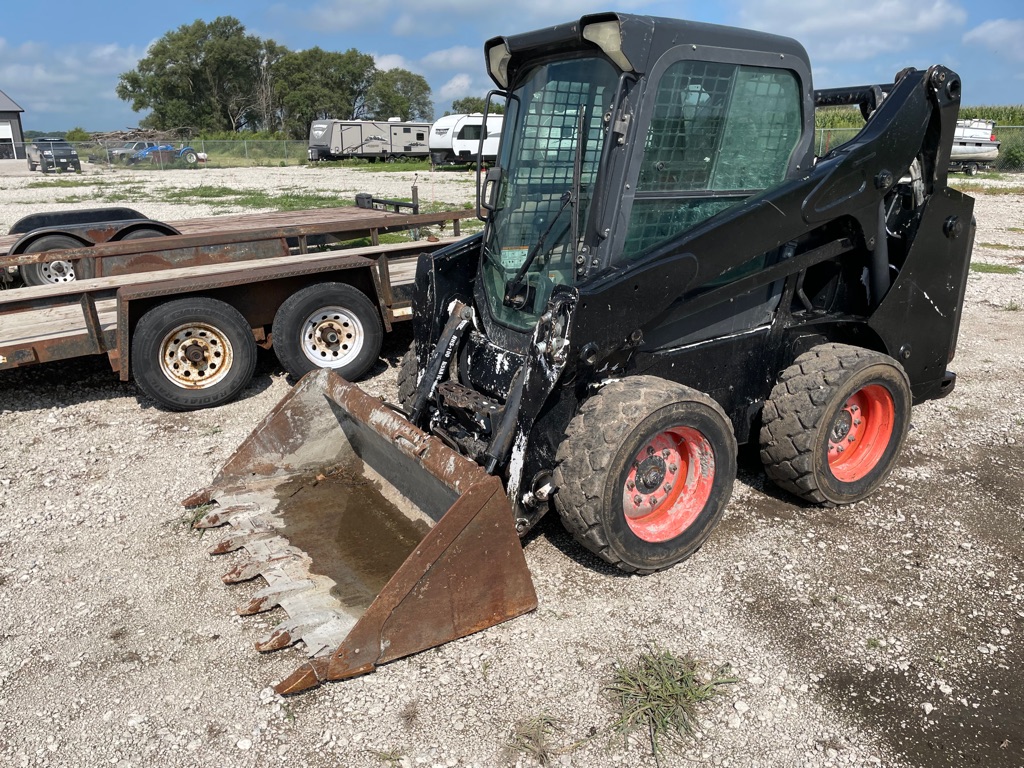 Photo 2 of this BOBCAT S590