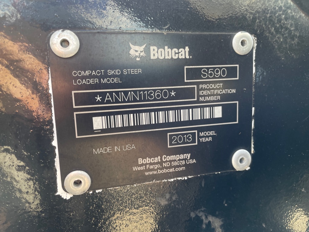 Photo 11 of this BOBCAT S590
