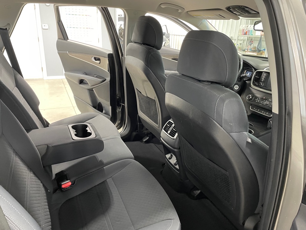 Photo 18 of this KIA SORENTO