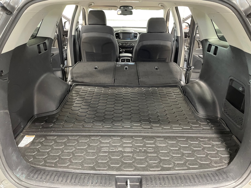 Photo 17 of this KIA SORENTO