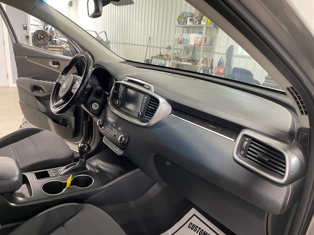 Photo 21 of this KIA SORENTO