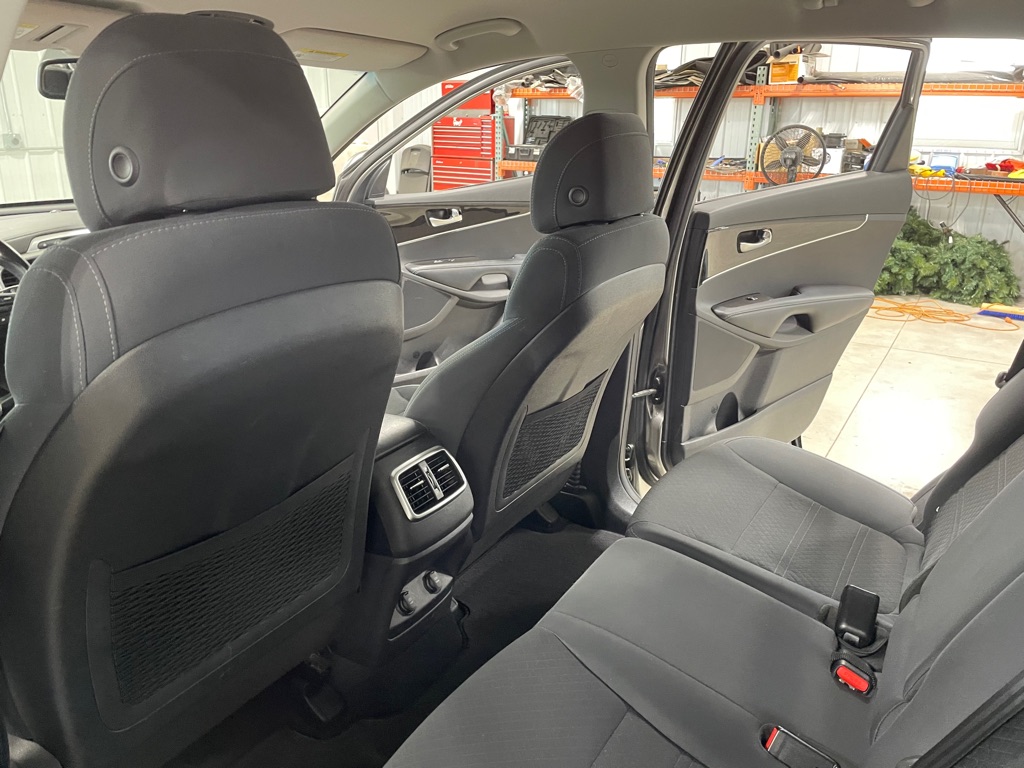 Photo 13 of this KIA SORENTO