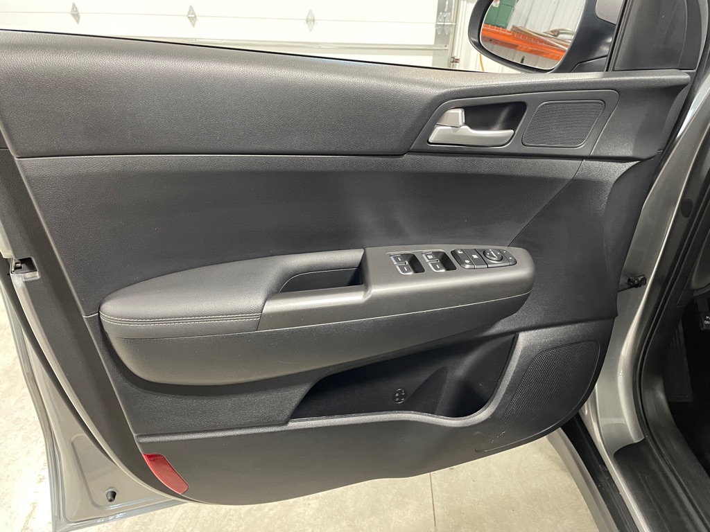 Photo 11 of this KIA SPORTAGE