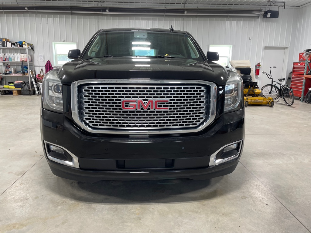 Photo 2 of this GMC YUKON
