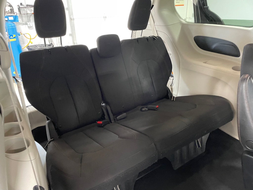 Photo 21 of this CHRYSLER PACIFICA