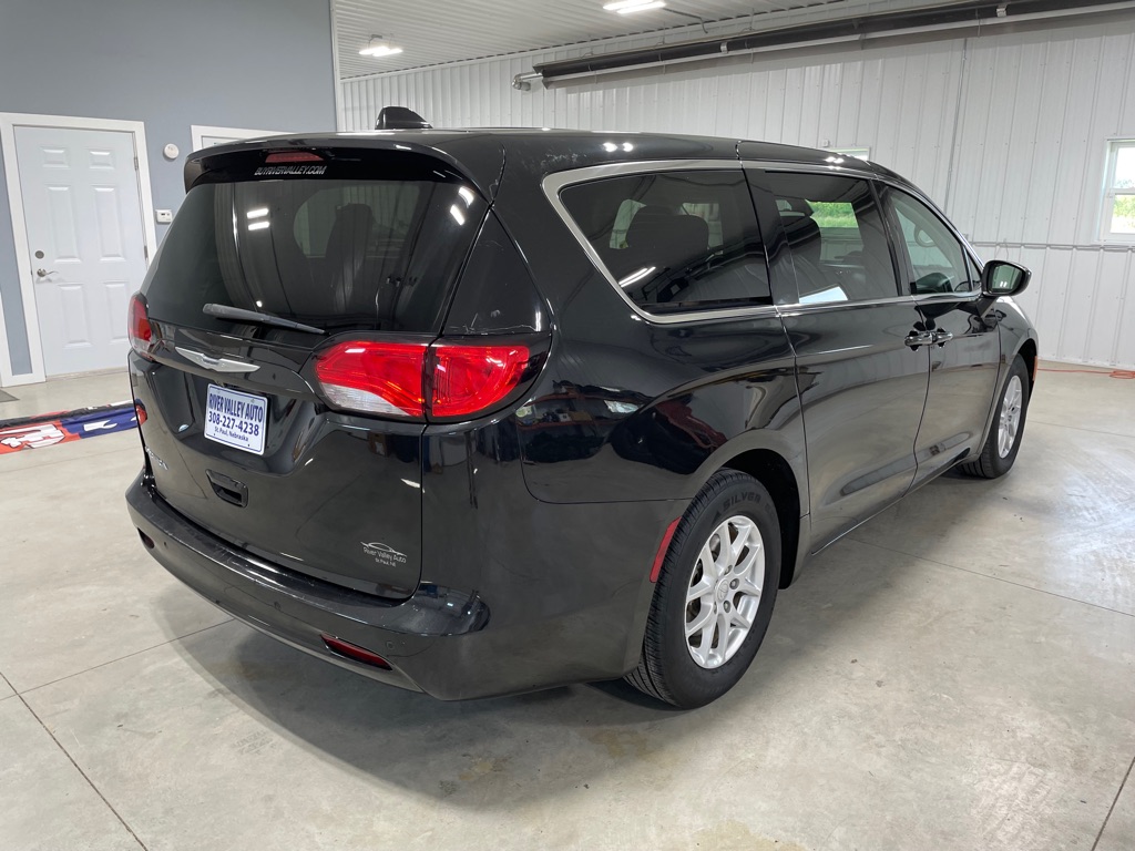 Photo 7 of this CHRYSLER PACIFICA