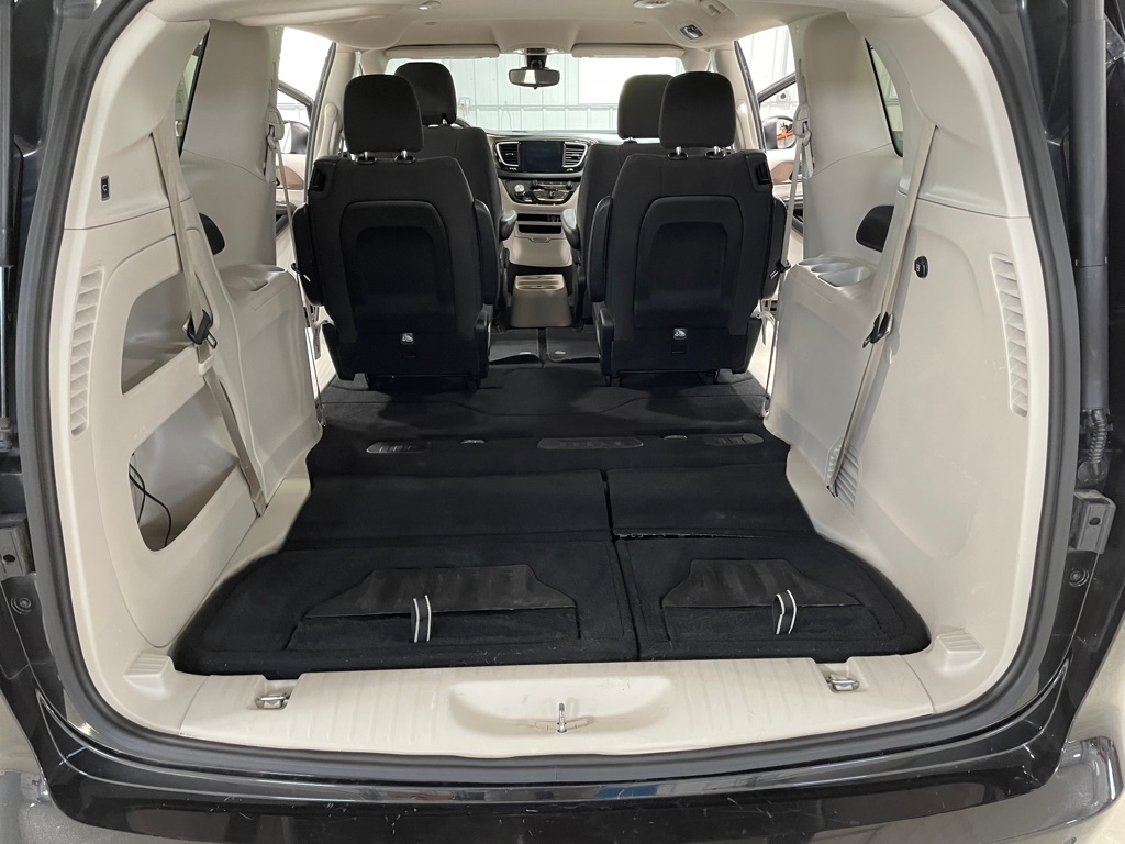 Photo 17 of this CHRYSLER PACIFICA