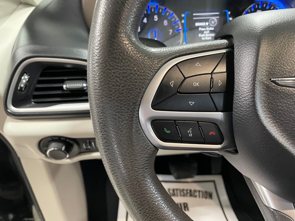 Photo 29 of this CHRYSLER PACIFICA
