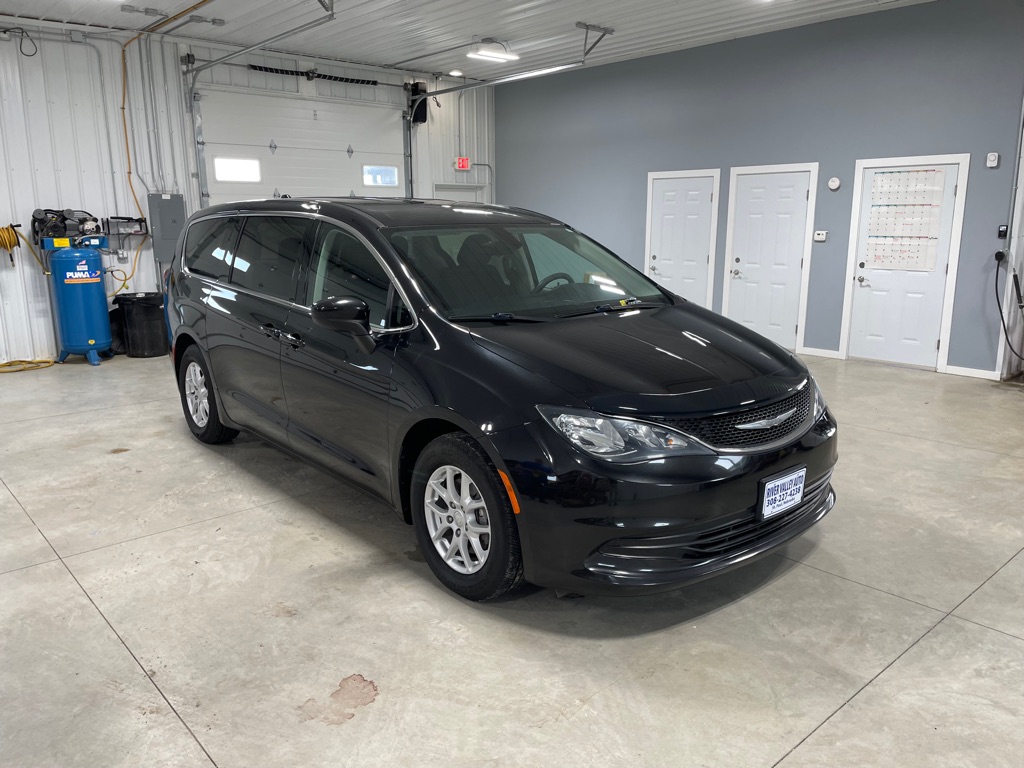 Photo 39 of this CHRYSLER PACIFICA