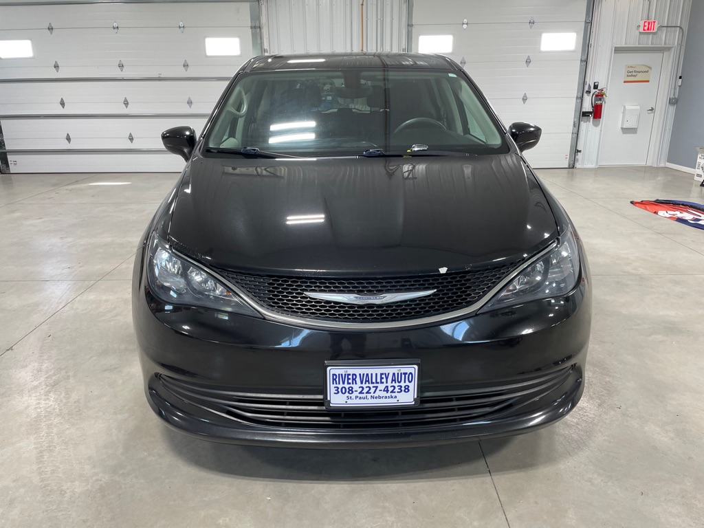 Photo 2 of this CHRYSLER PACIFICA