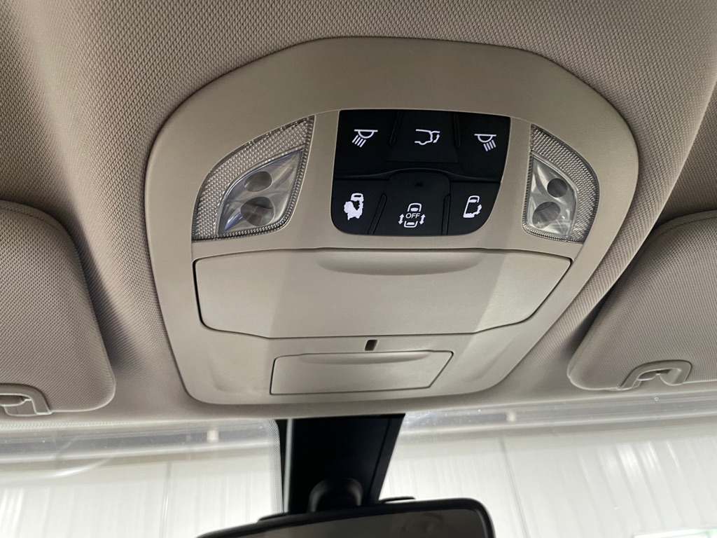 Photo 33 of this CHRYSLER PACIFICA