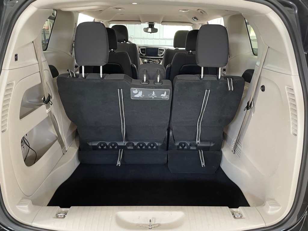 Photo 16 of this CHRYSLER PACIFICA
