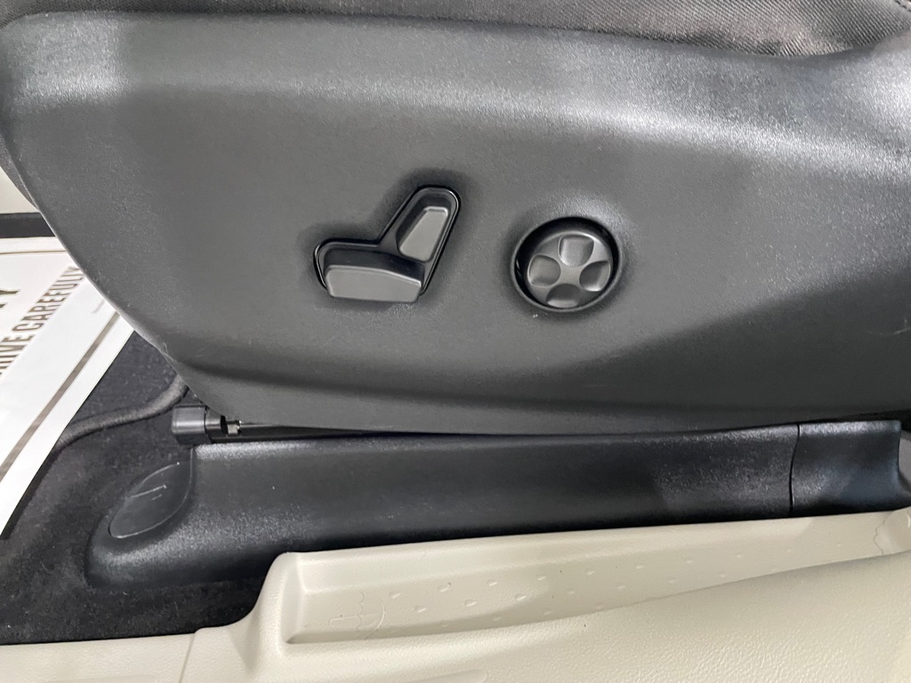 Photo 11 of this CHRYSLER PACIFICA
