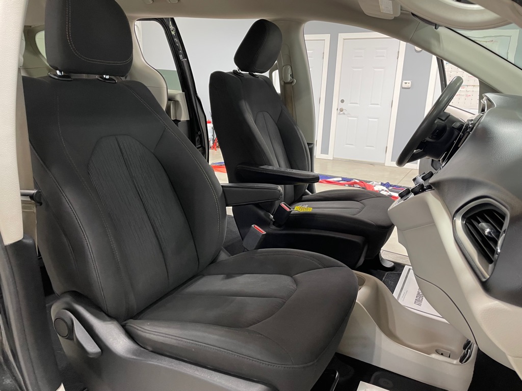 Photo 23 of this CHRYSLER PACIFICA